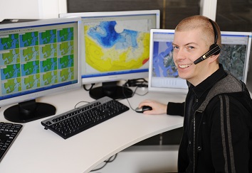 Med MeteoGroups overvågningstjeneste holder vagthavende meteorolog styr på vejret och vejføret i netop dit område.